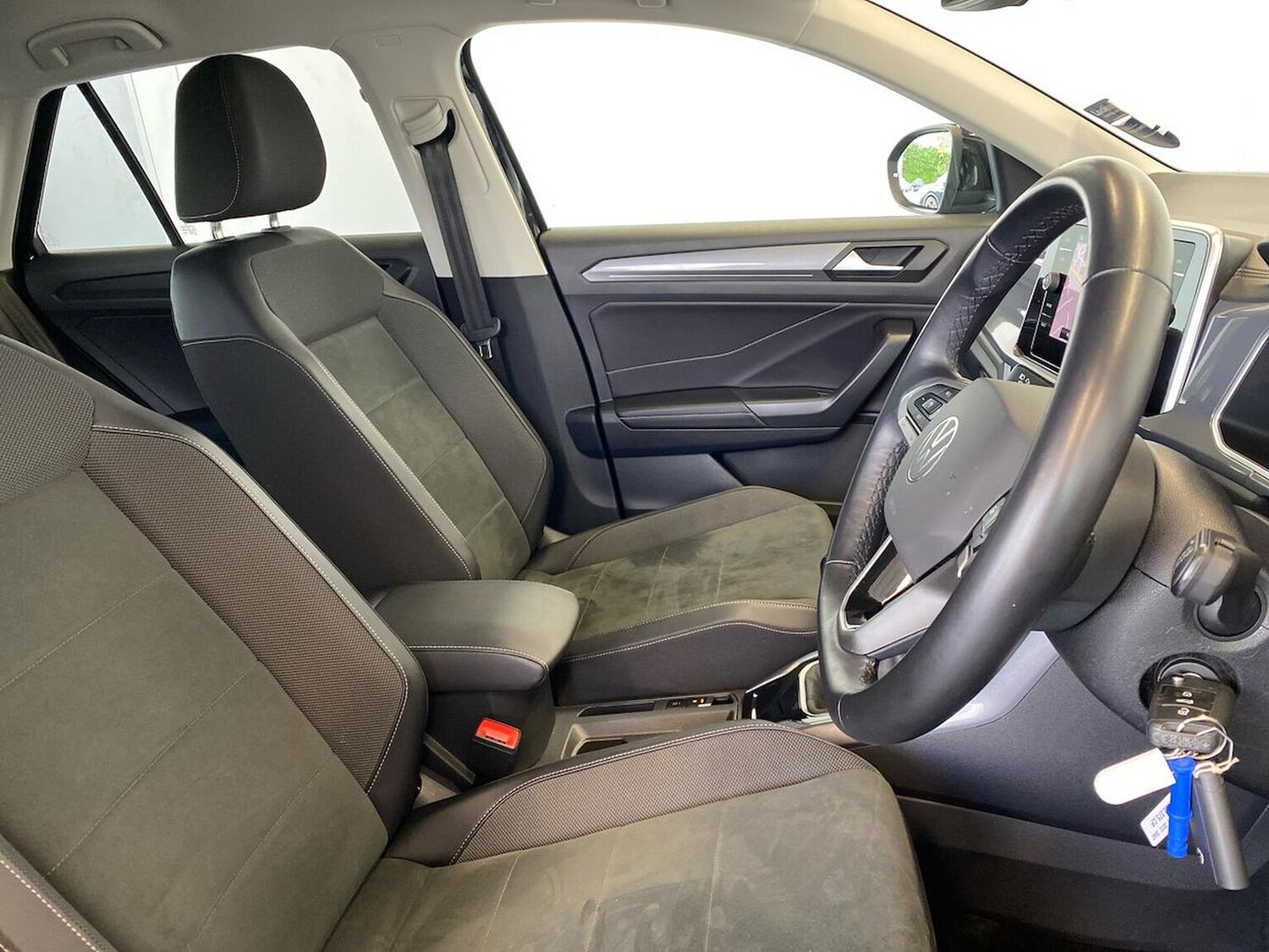 Used Volkswagen T-Roc 2024 for sale - 75994961: Photo 32