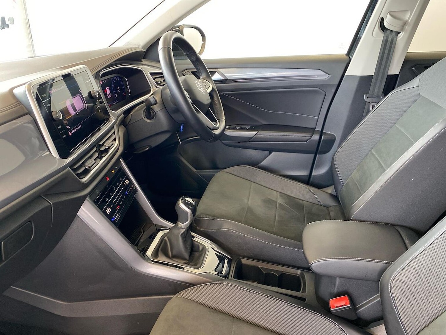 Used Volkswagen T-Roc 2024 for sale - 75994961: Photo 39