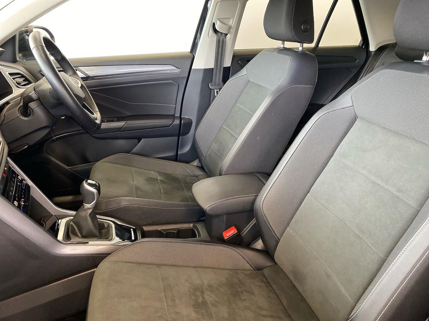 Used Volkswagen T-Roc 2024 for sale - 75994961: Photo 40