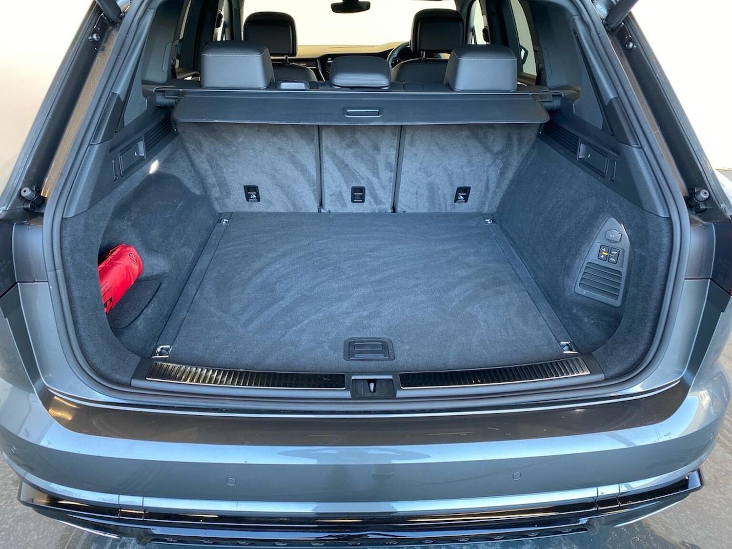 Used Volkswagen Touareg 2025 for sale - 76905077: Photo 17