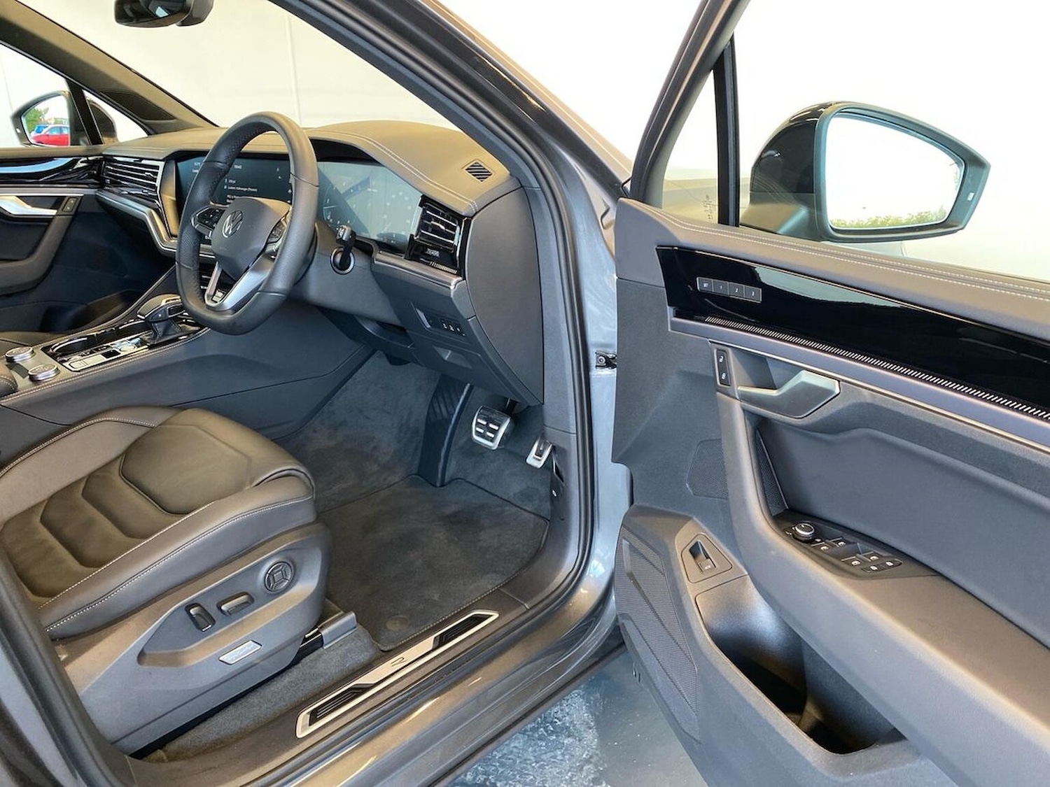 Used Volkswagen Touareg 2025 for sale - 76905077: Photo 21