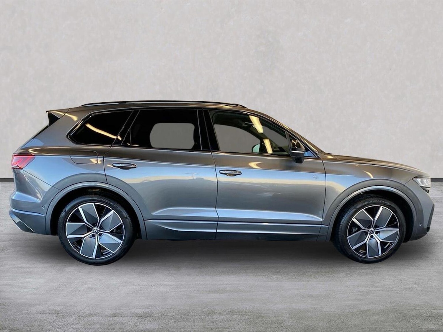 Used Volkswagen Touareg 2025 for sale - 76905077: Photo 3