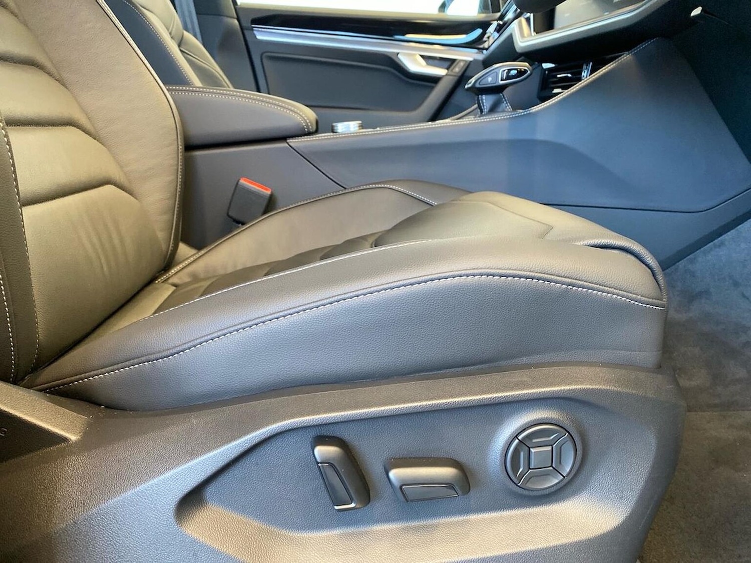 Used Volkswagen Touareg 2025 for sale - 76905077: Photo 30