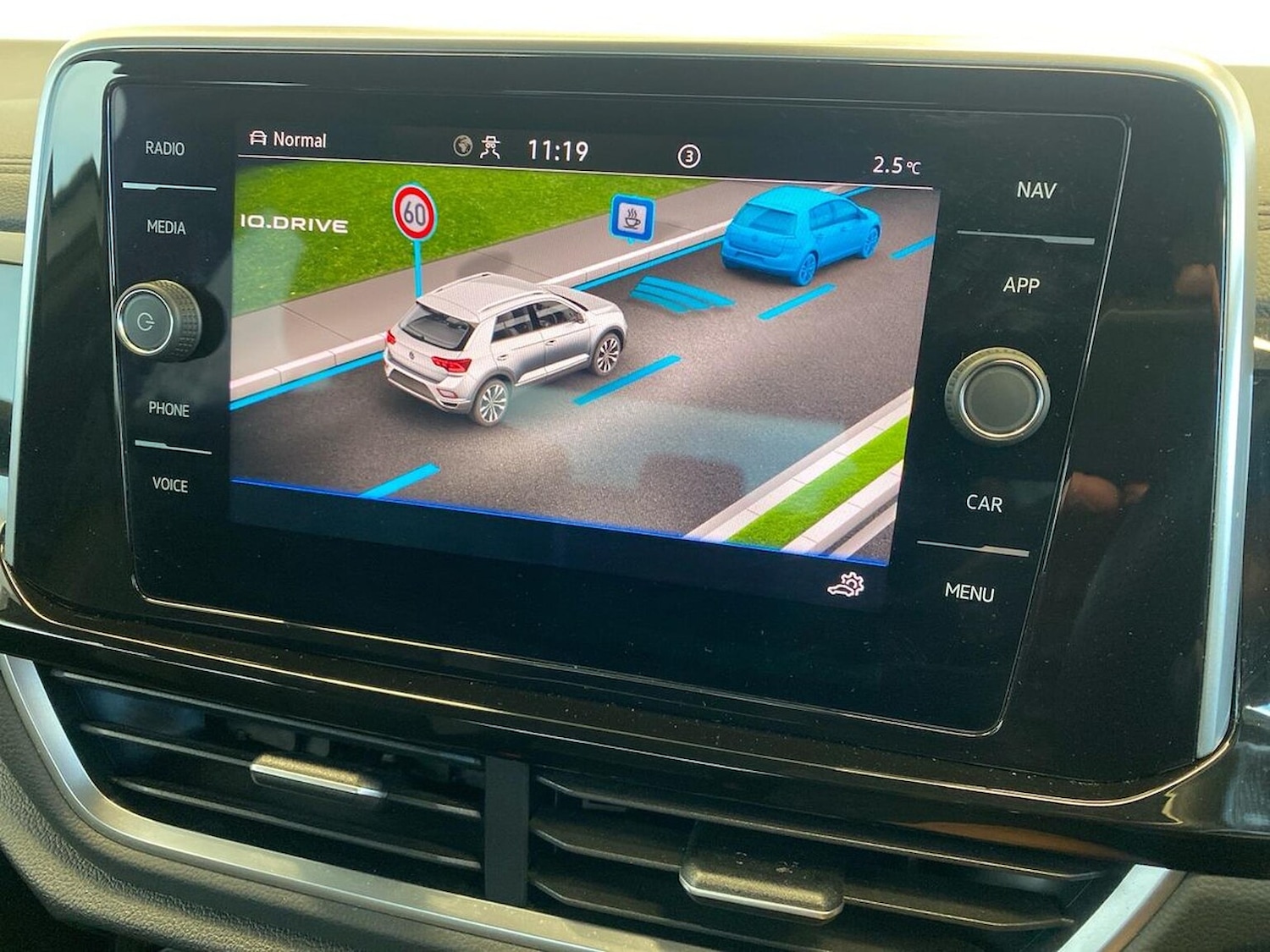 Used Volkswagen T-Roc 2022 for sale - 76681780: Photo 11