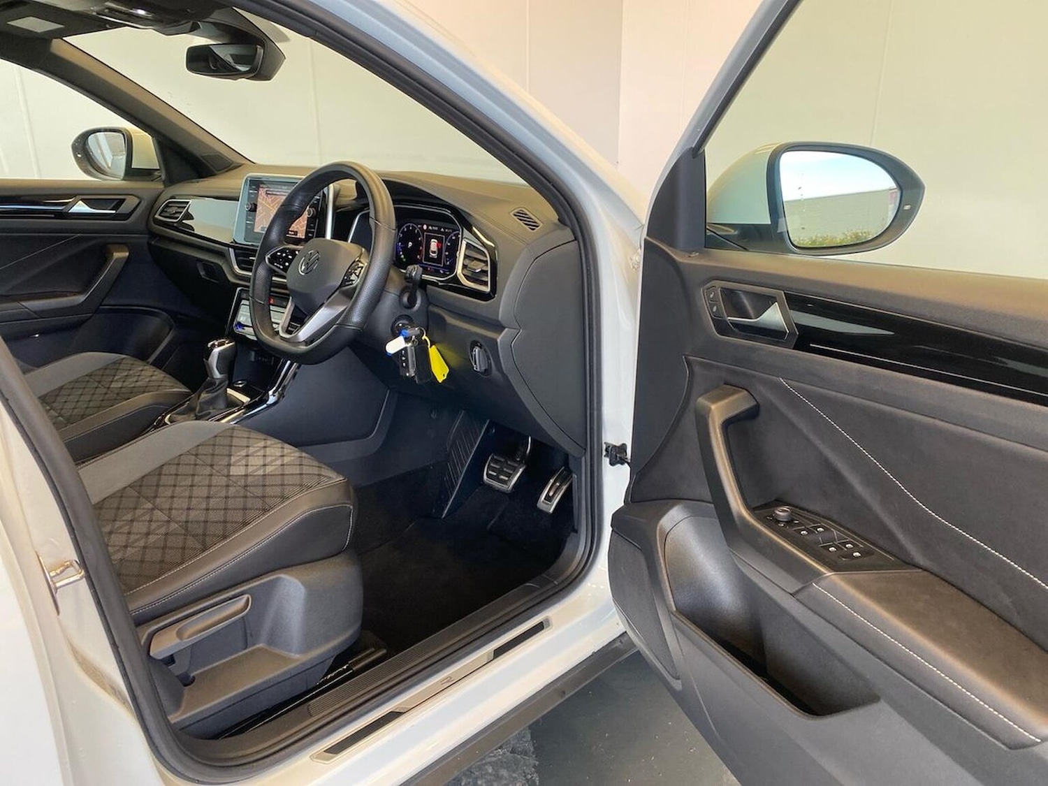 Used Volkswagen T-Roc 2022 for sale - 76681780: Photo 21