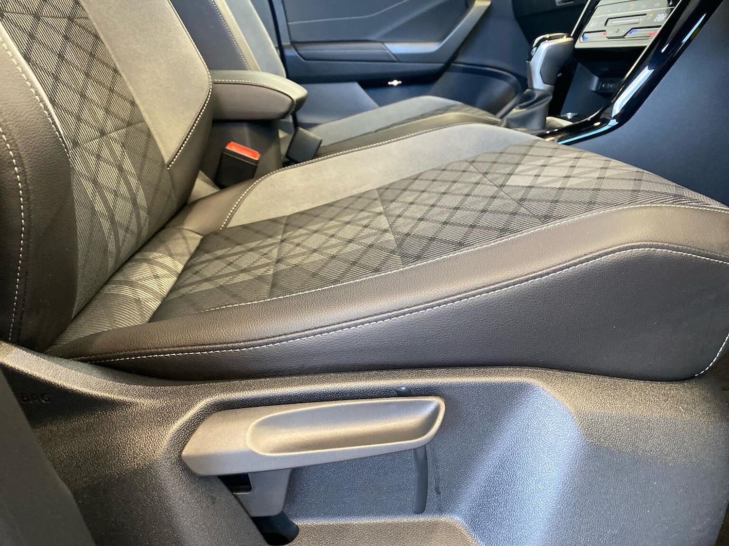 Used Volkswagen T-Roc 2022 for sale - 76681780: Photo 30