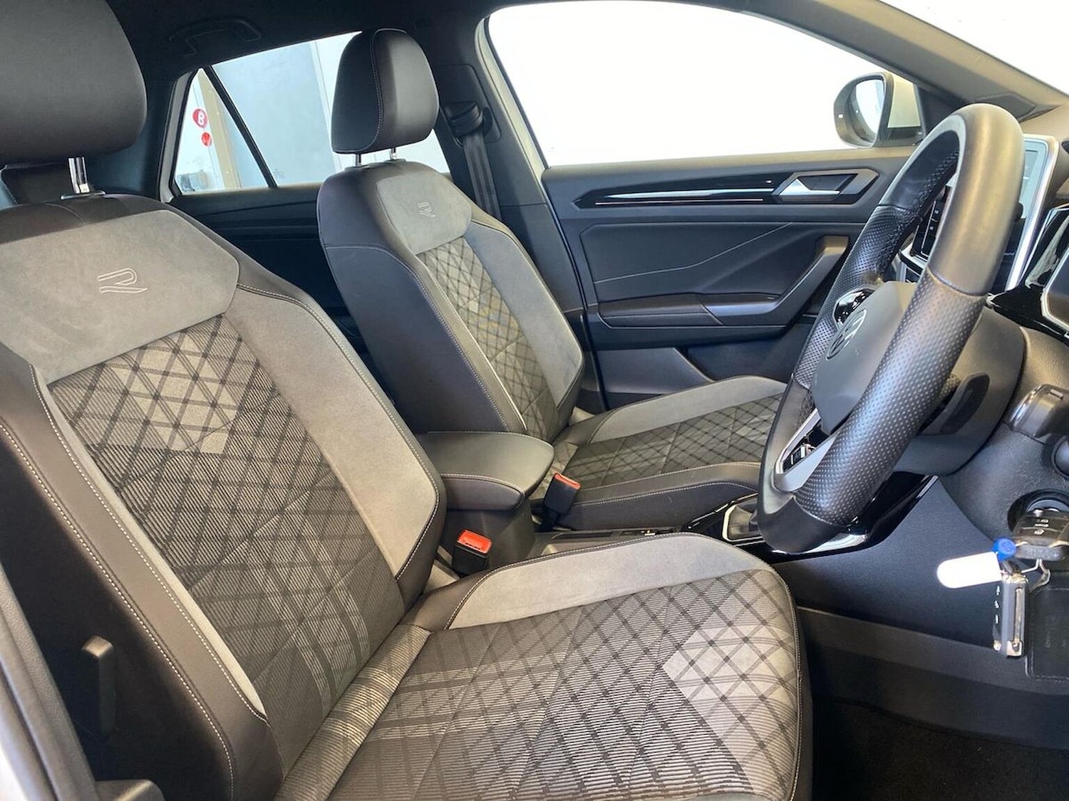 Used Volkswagen T-Roc 2022 for sale - 76681780: Photo 32