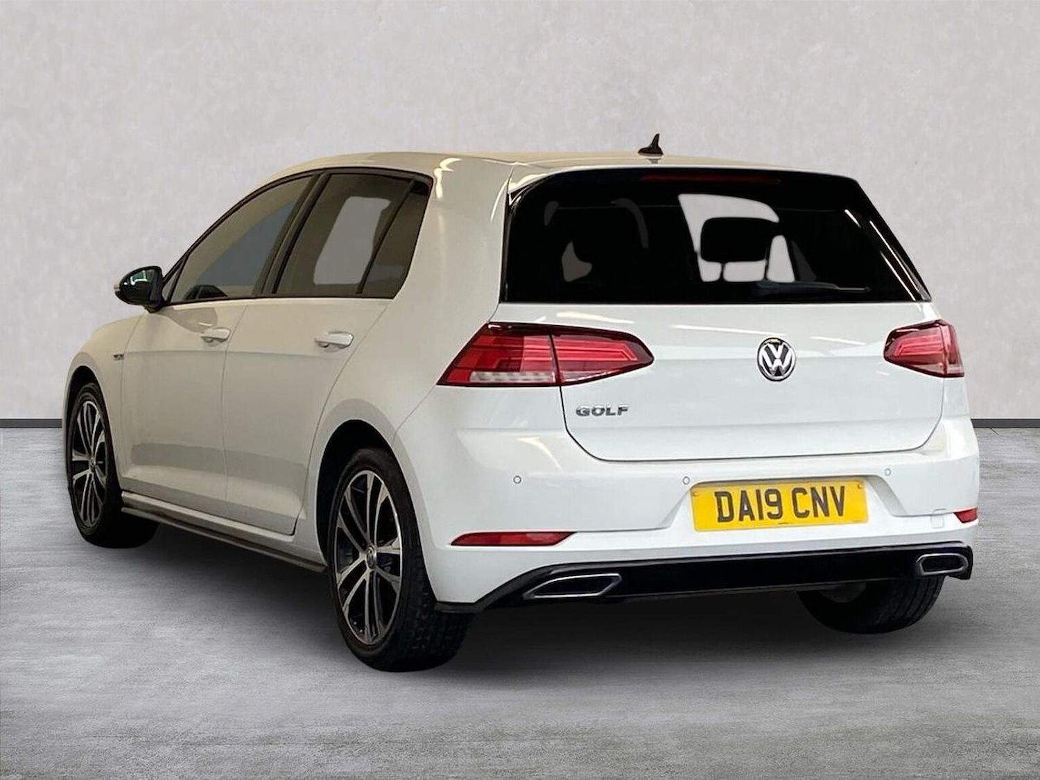 Used Volkswagen Golf 2019 for sale - 76571047: Photo 2