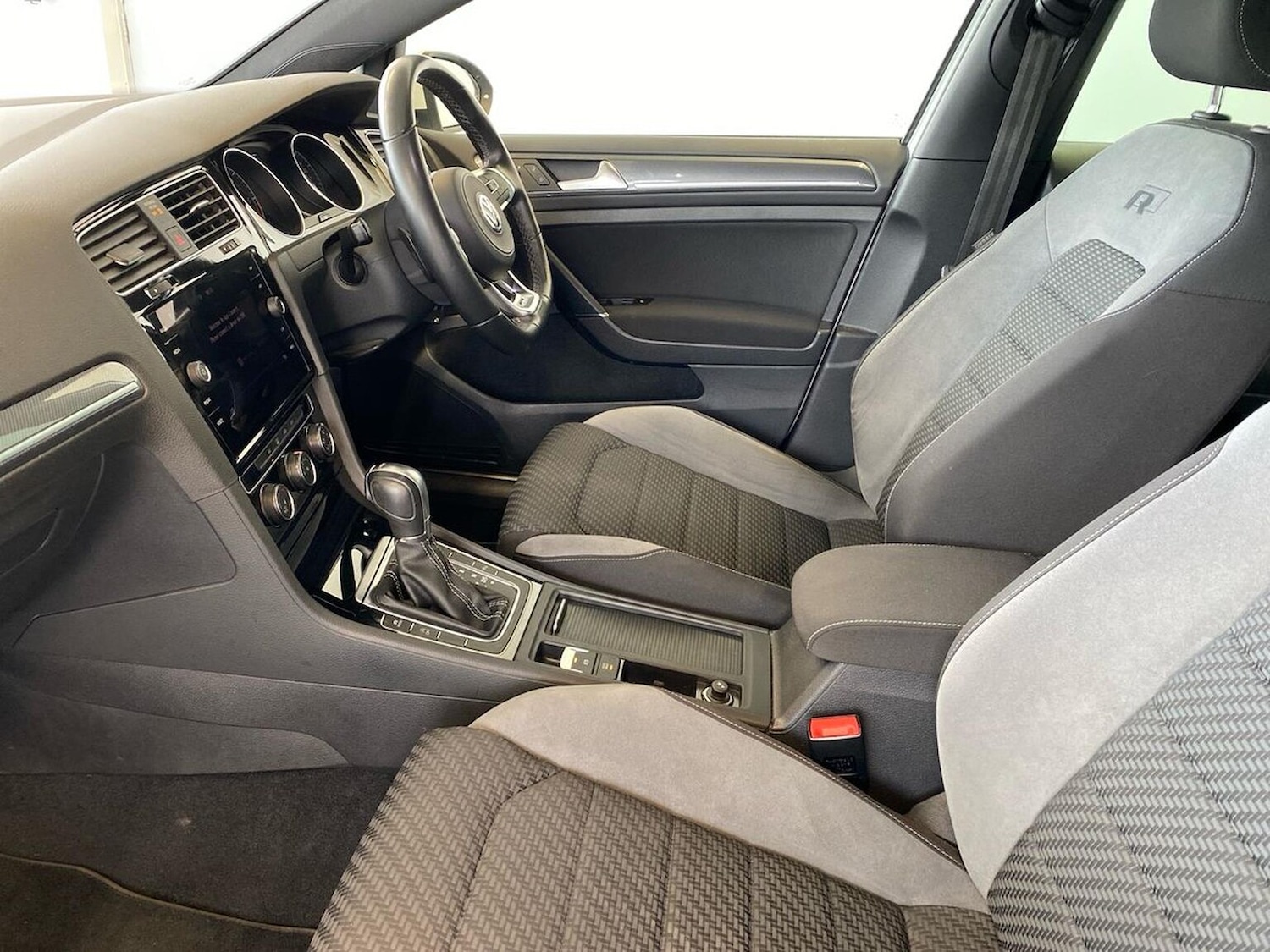 Used Volkswagen Golf 2019 for sale - 76571047: Photo 38