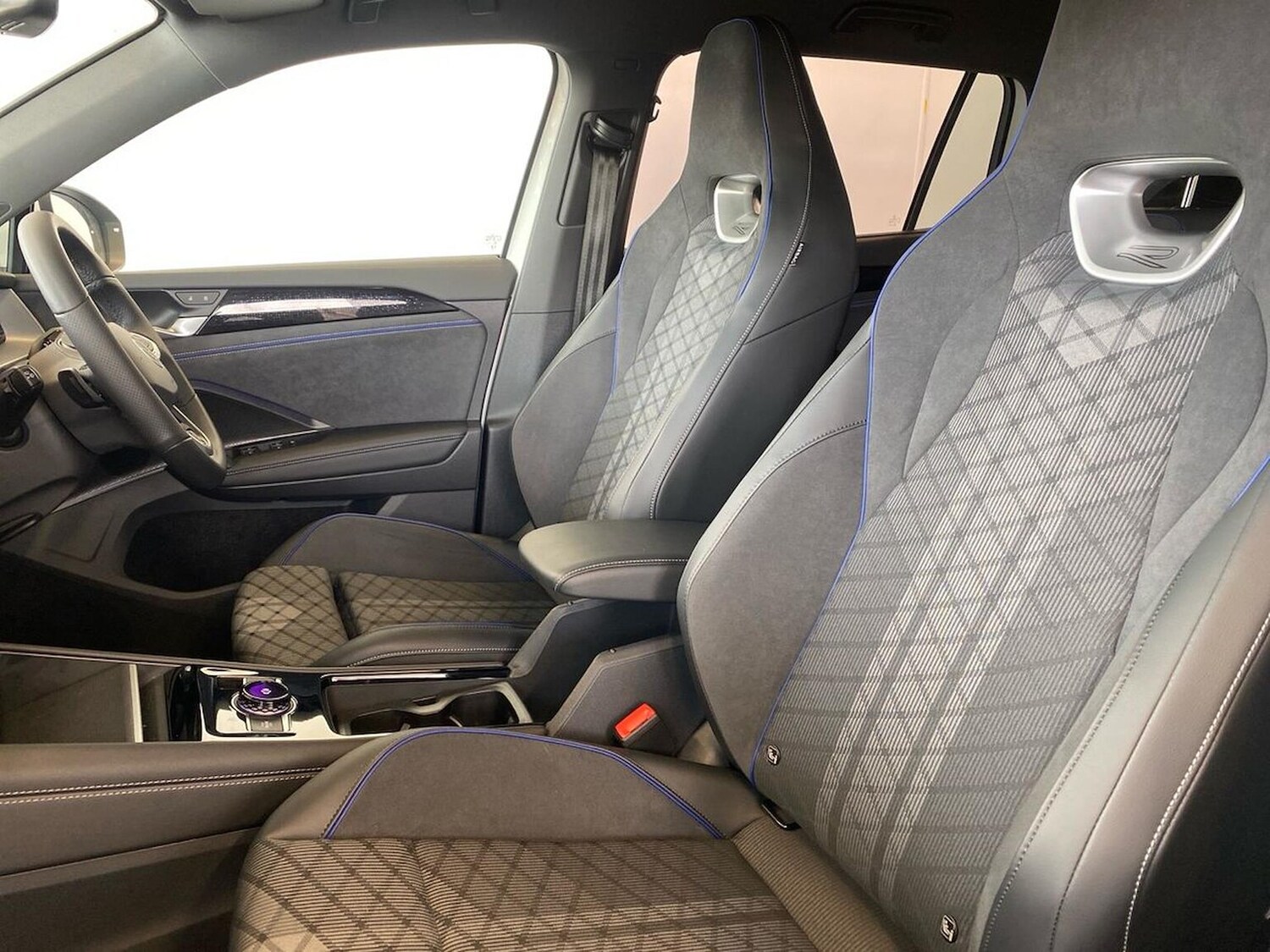 Used Volkswagen Touran 2026 for sale - 77963812: Photo 40