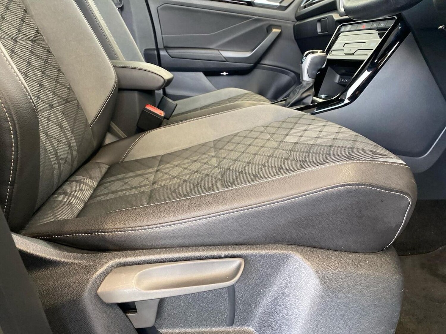 Used Volkswagen T-Roc 2022 for sale - 76794908: Photo 30