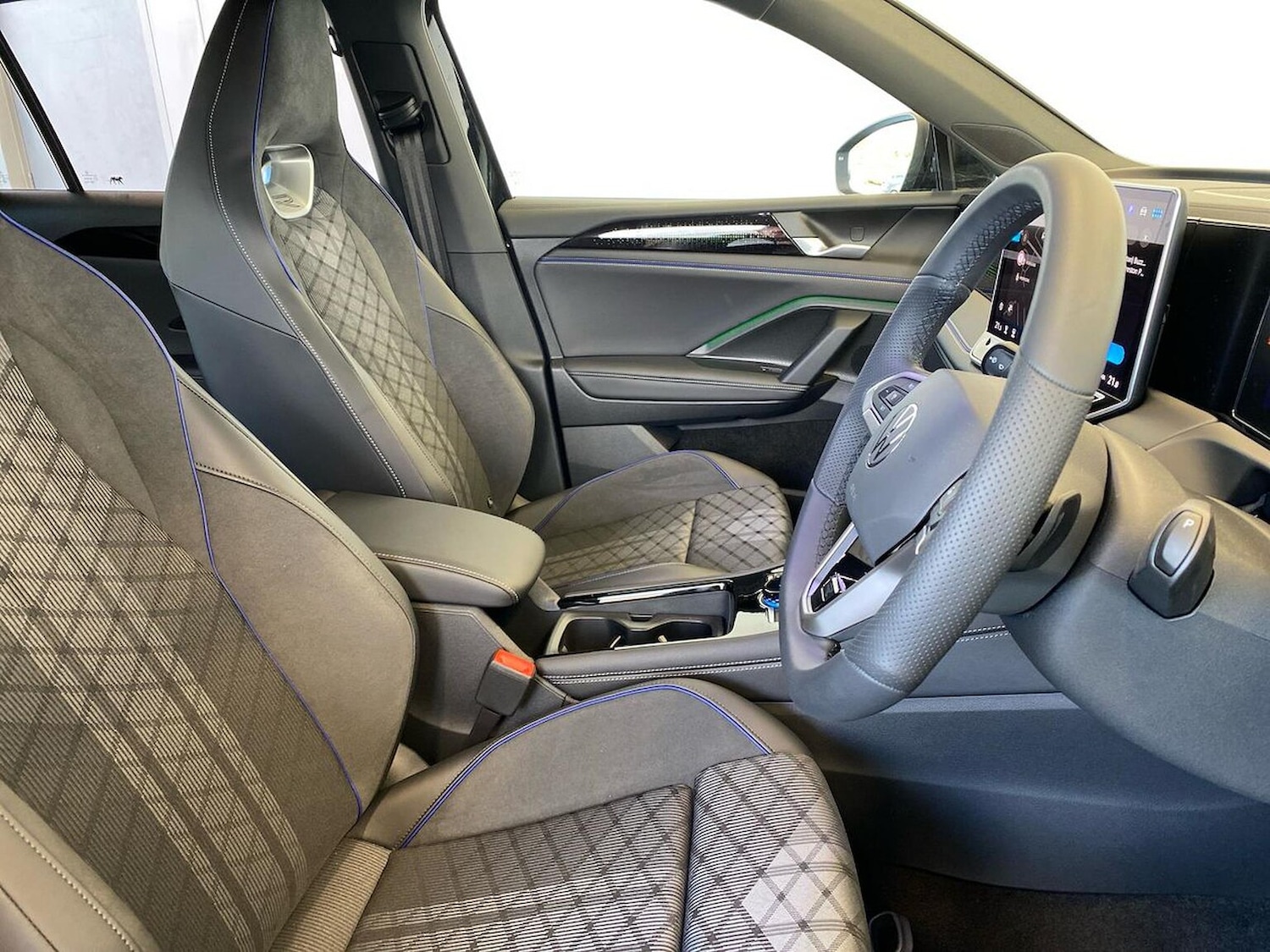 Used Volkswagen Tiguan 2025 for sale - 76177601: Photo 32