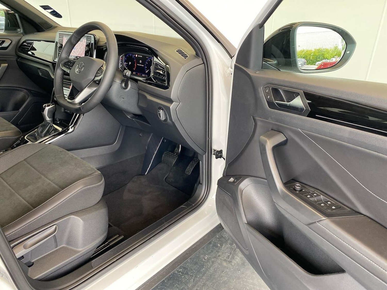 Used Volkswagen T-Roc 2025 for sale - 76174227: Photo 20