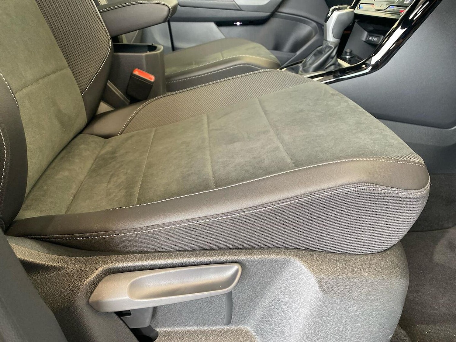 Used Volkswagen T-Roc 2025 for sale - 76174227: Photo 29