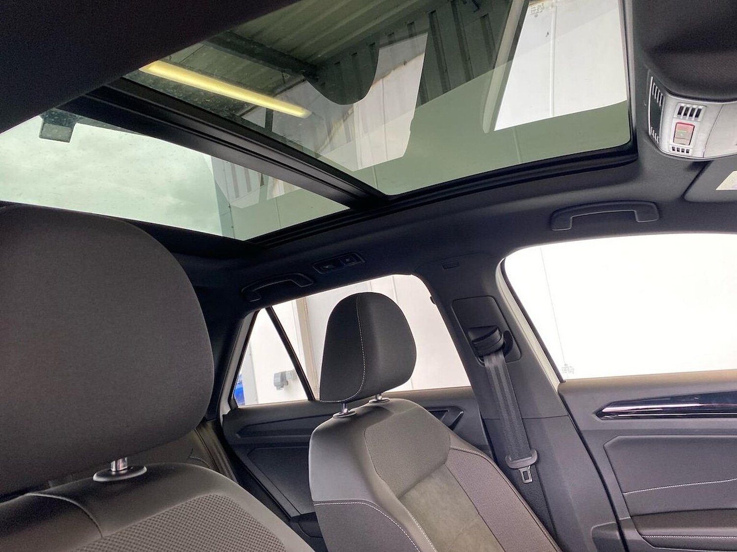 Used Volkswagen T-Roc 2025 for sale - 76174227: Photo 31