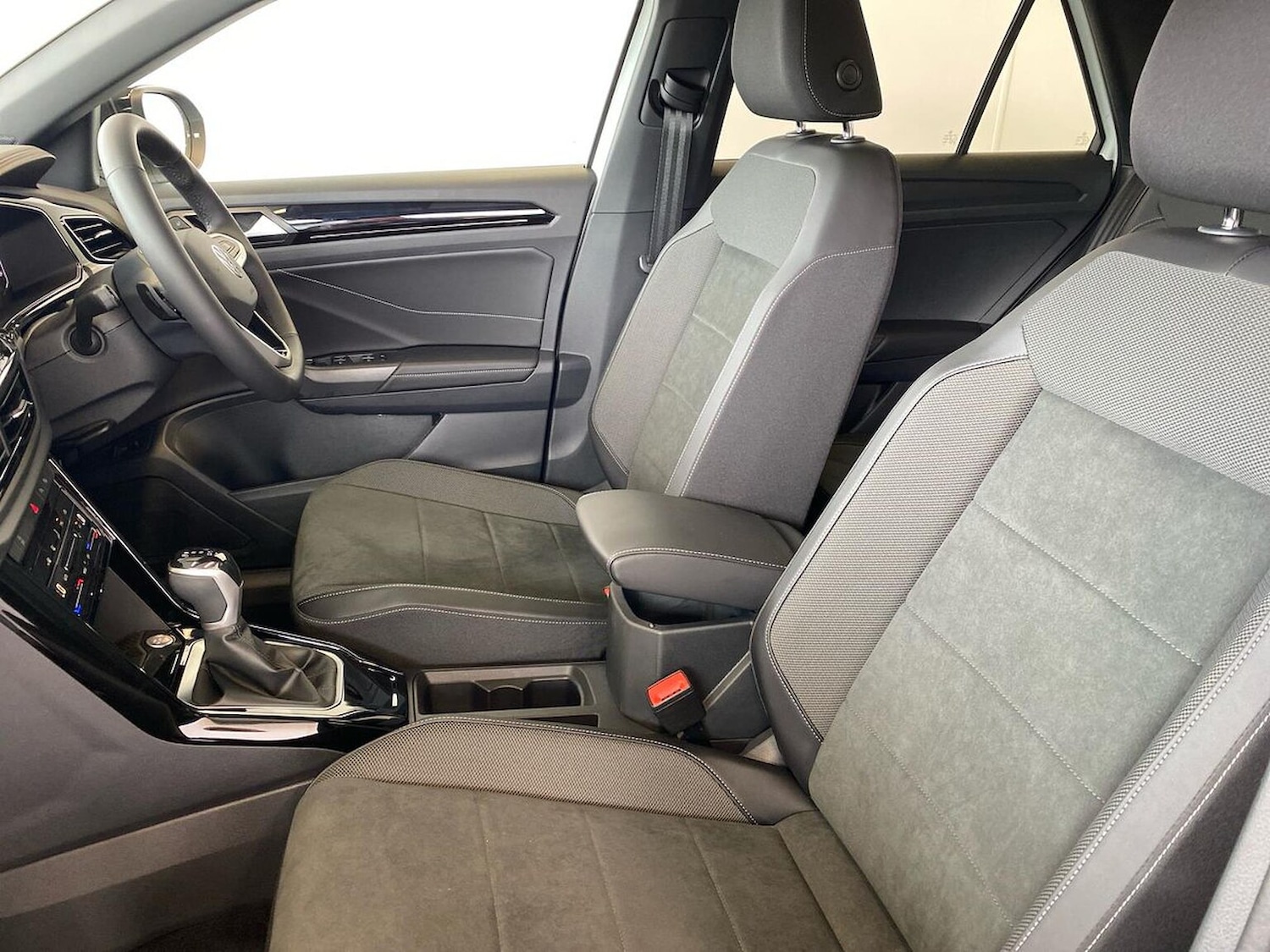 Used Volkswagen T-Roc 2025 for sale - 76174227: Photo 38