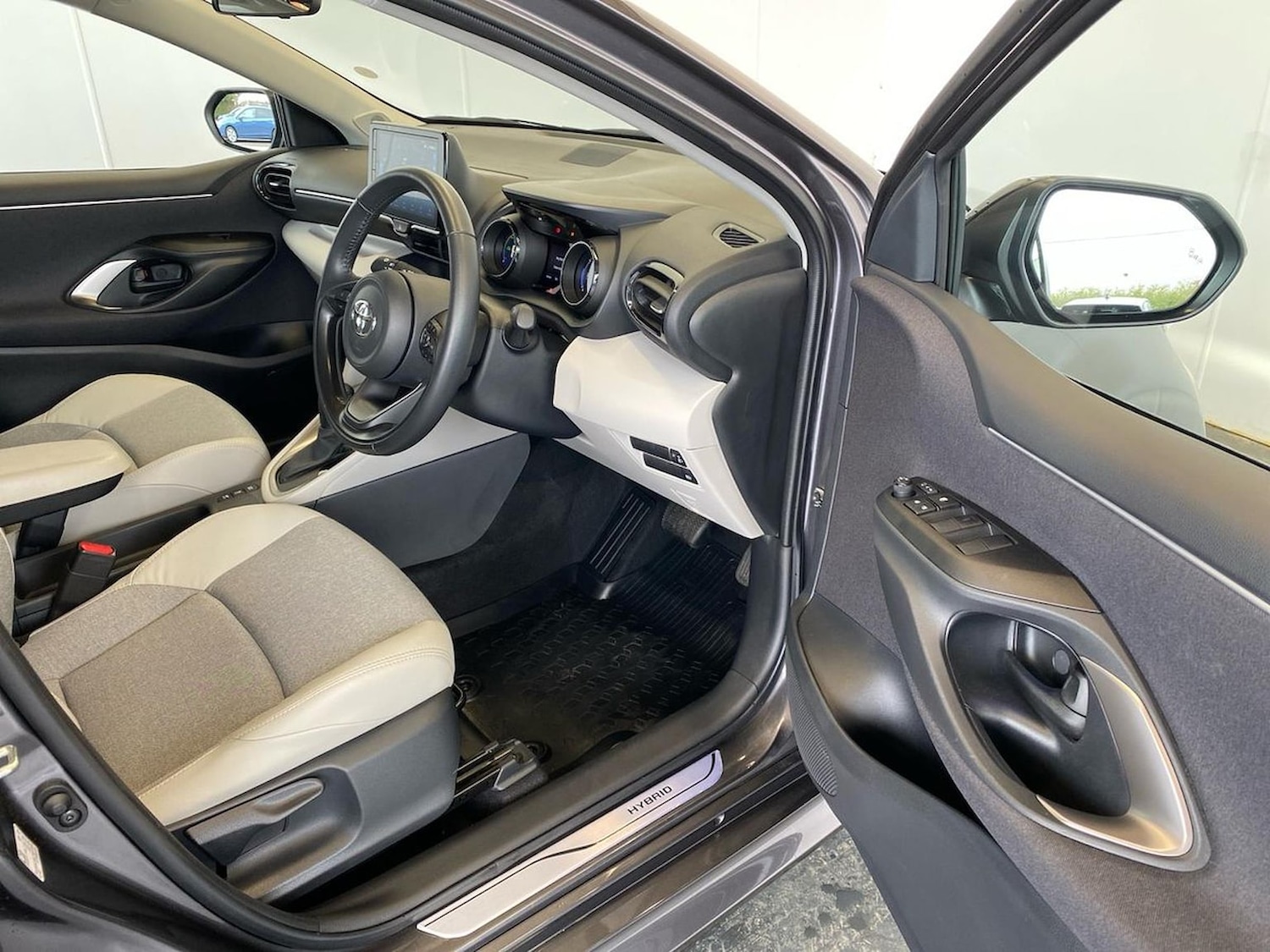 Used Toyota Yaris 2023 for sale - 78194933: Photo 21