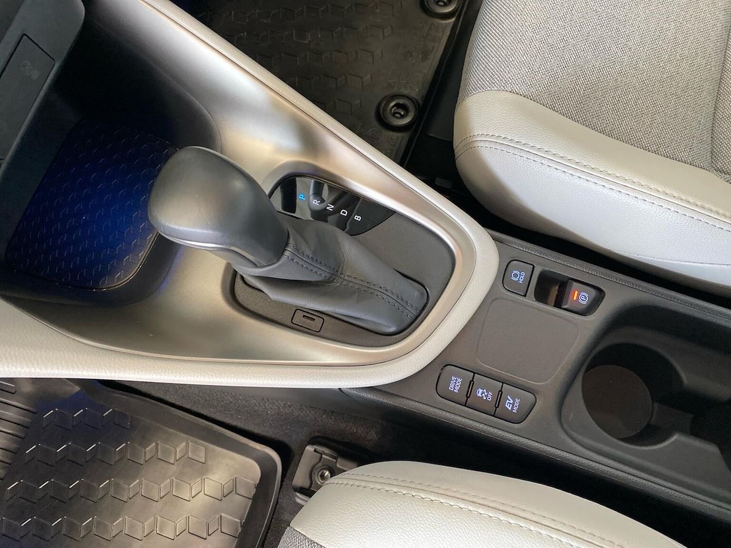 Used Toyota Yaris 2023 for sale - 78194933: Photo 42