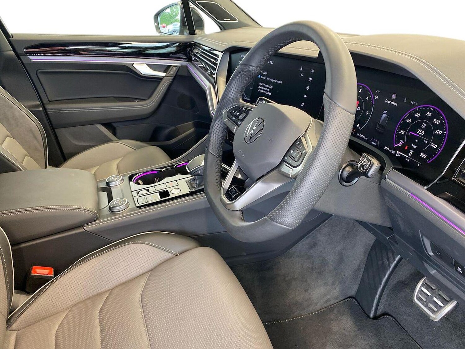 Used Volkswagen Touareg 2025 for sale - 76127170: Photo 15
