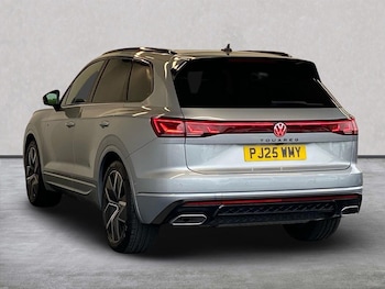 Used Volkswagen Touareg 2025 for sale - 76127170: Photo 2