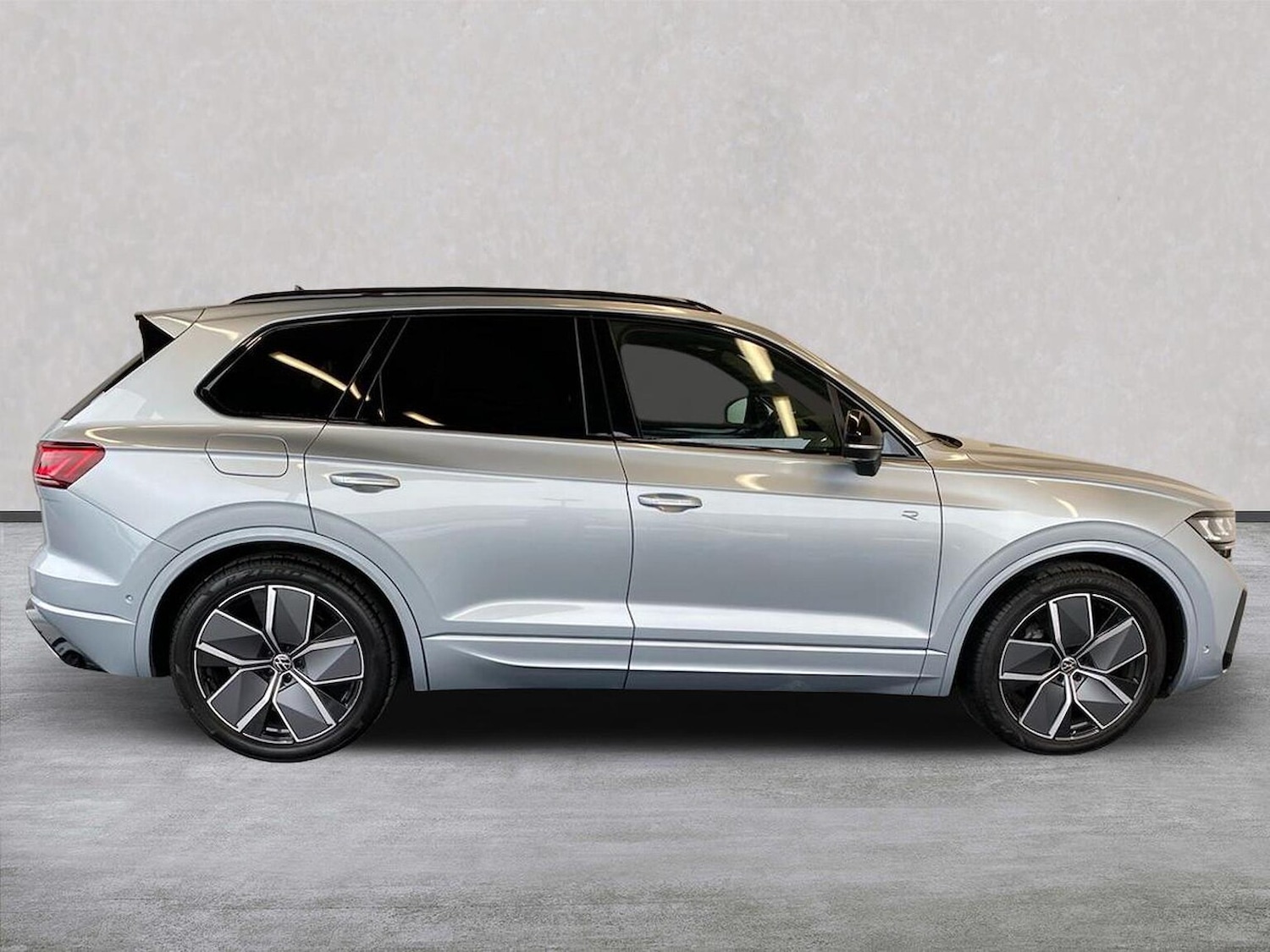 Used Volkswagen Touareg 2025 for sale - 76127170: Photo 3