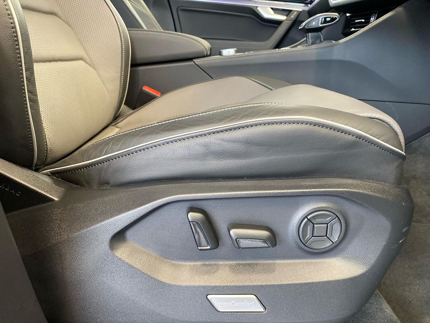 Used Volkswagen Touareg 2025 for sale - 76127170: Photo 30