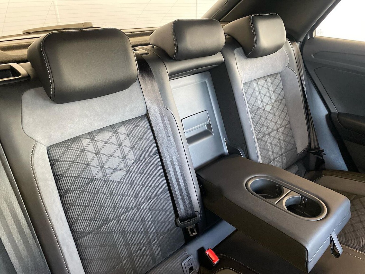 Used Volkswagen T-Roc 2023 for sale - 76040776: Photo 16
