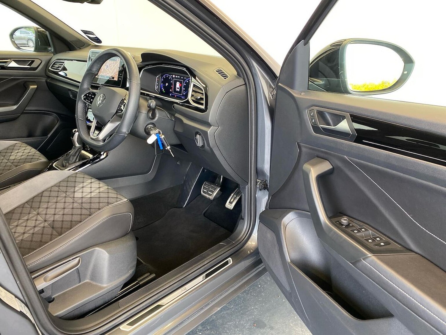 Used Volkswagen T-Roc 2023 for sale - 76040776: Photo 21