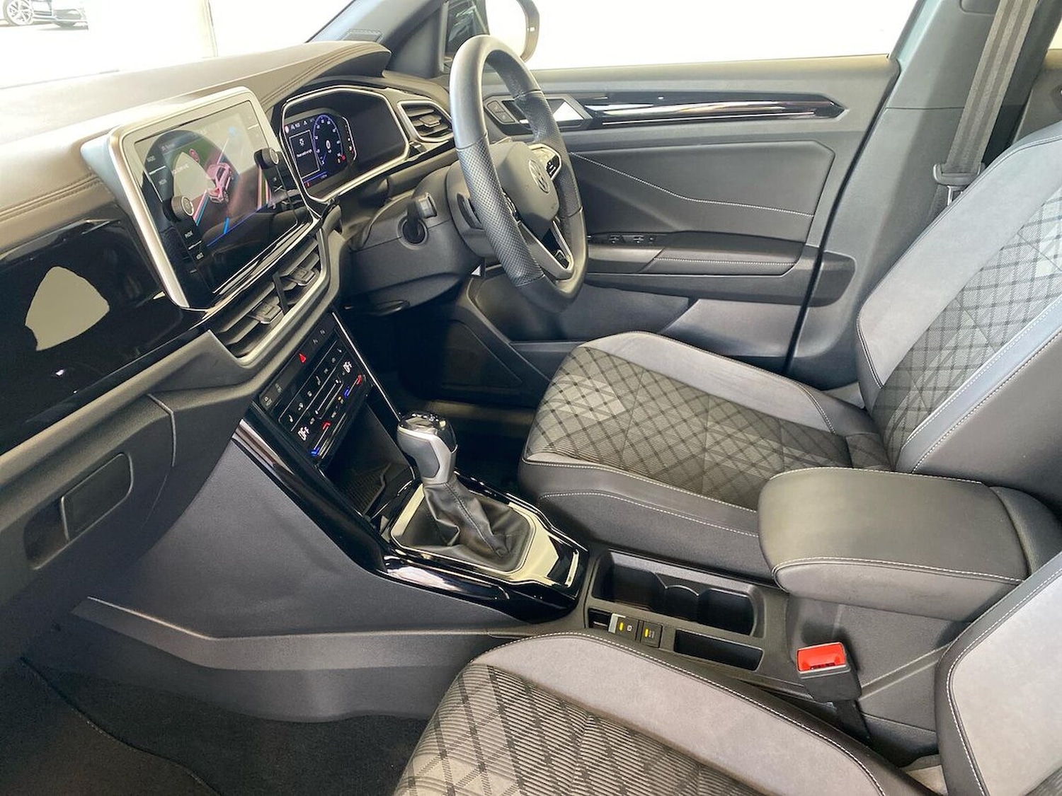 Used Volkswagen T-Roc 2023 for sale - 76040776: Photo 39