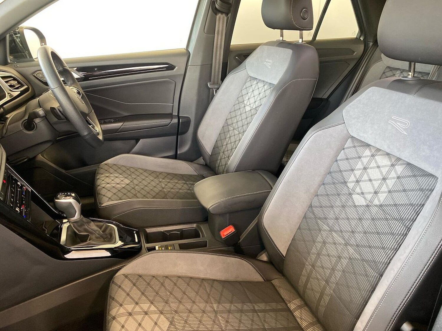 Used Volkswagen T-Roc 2023 for sale - 76040776: Photo 40