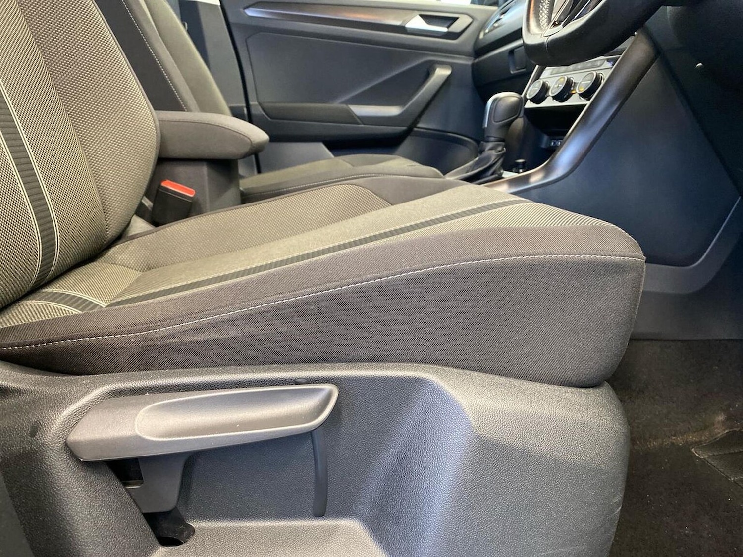 Used Volkswagen T-Roc 2020 for sale - 76392487: Photo 30