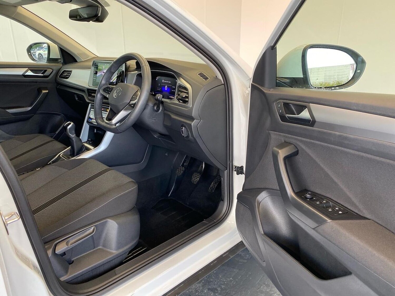 Used Volkswagen T-Roc 2025 for sale - 76663017: Photo 21