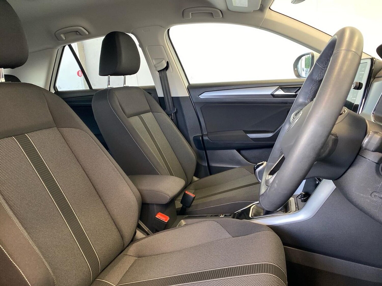 Used Volkswagen T-Roc 2025 for sale - 76663017: Photo 32