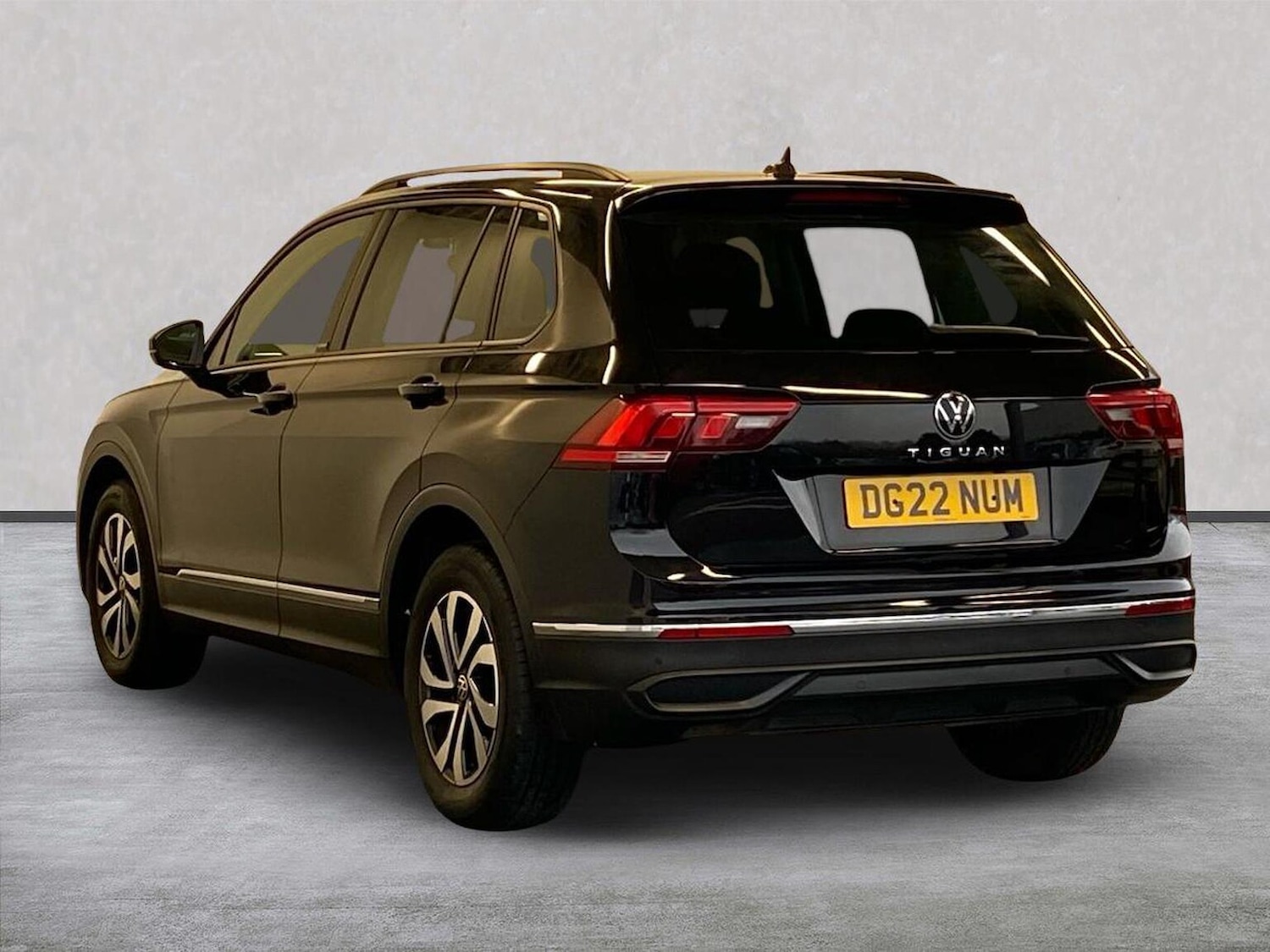 Used Volkswagen Tiguan 2022 for sale - 76906302: Photo 2