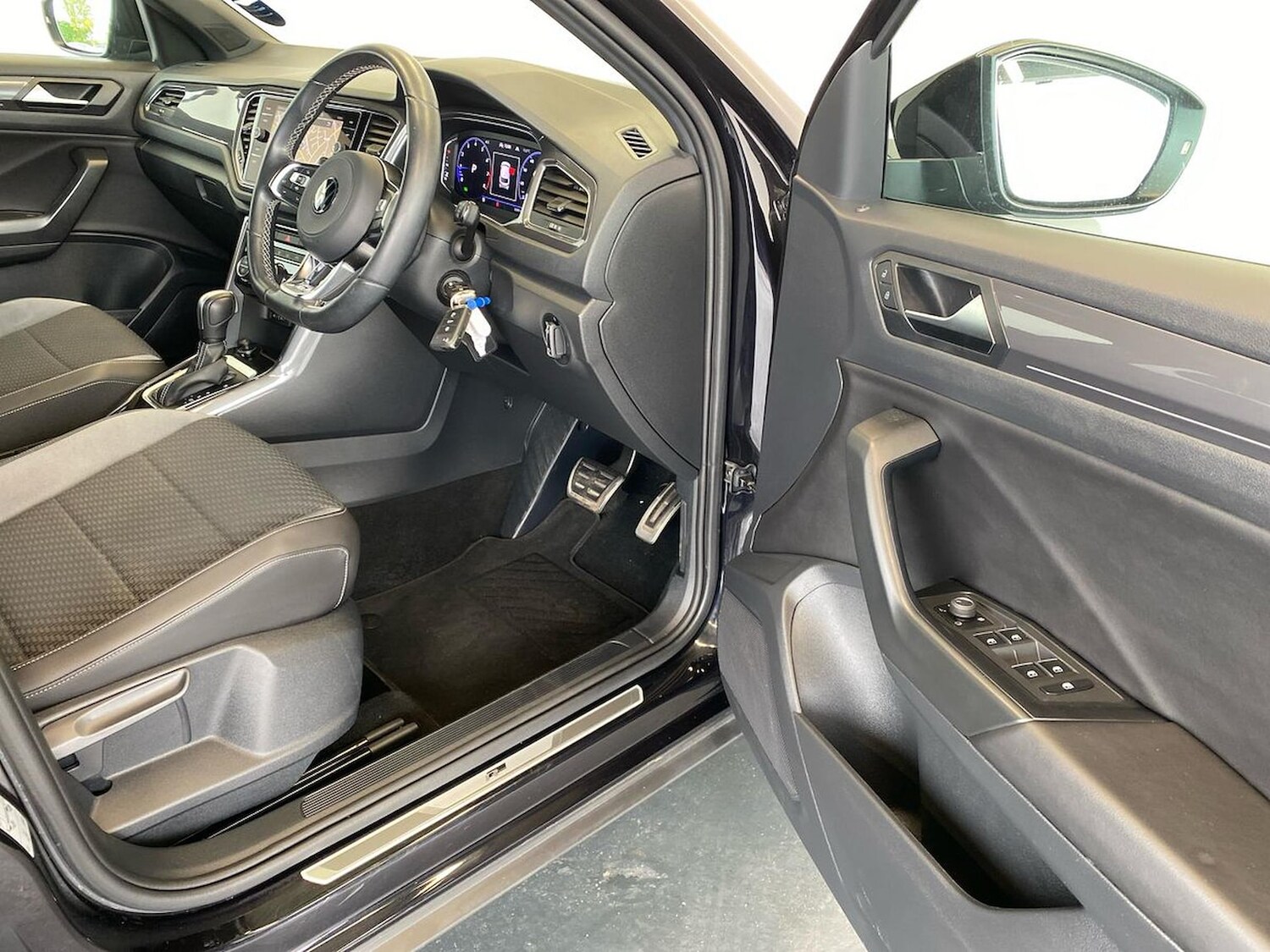 Used Volkswagen T-Roc 2021 for sale - 76313834: Photo 21