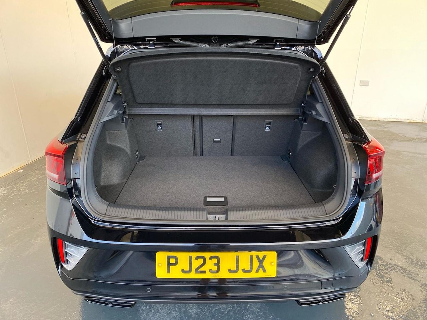 Used Volkswagen T-Roc 2023 for sale - 76699514: Photo 17