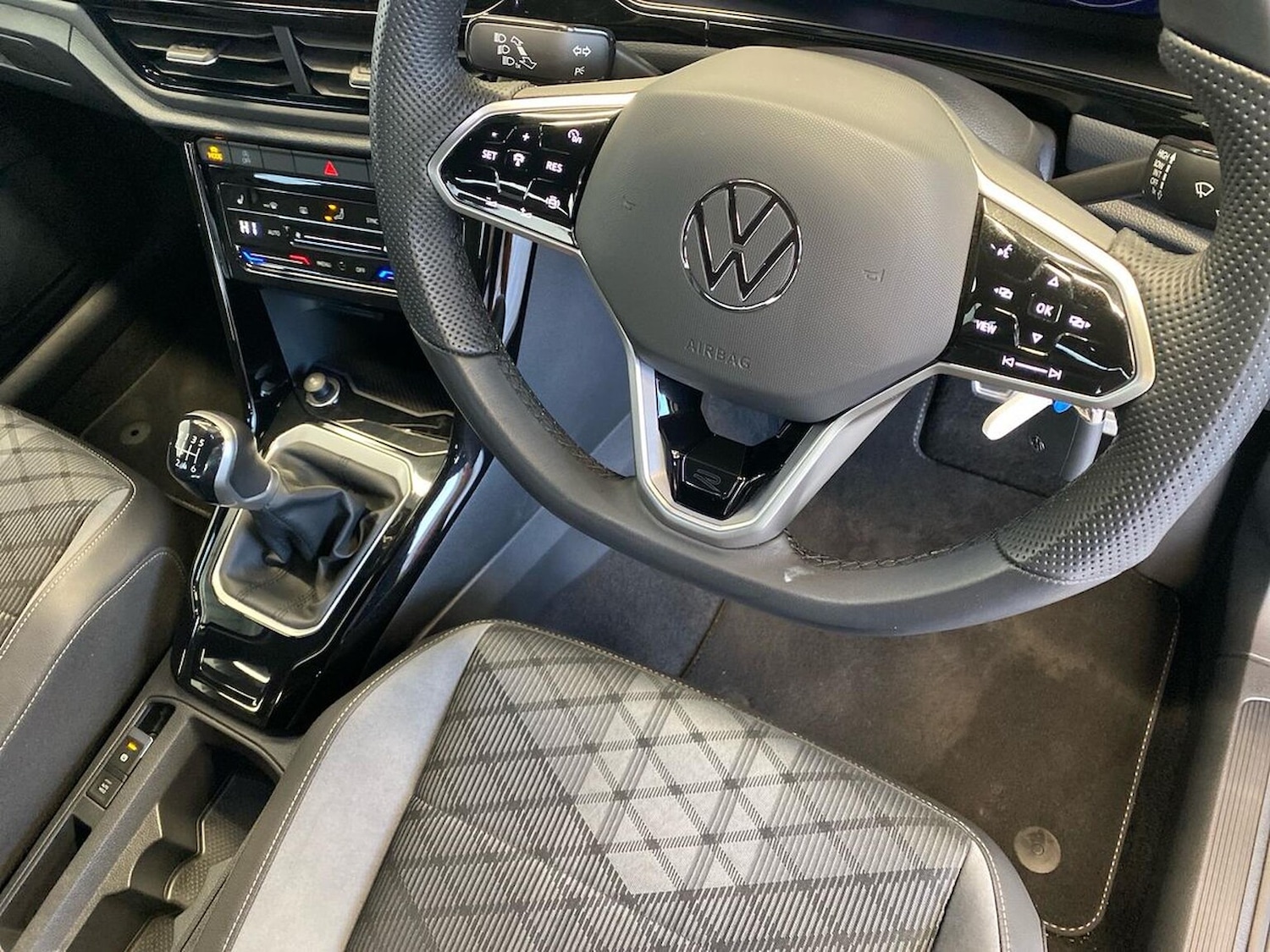 Used Volkswagen T-Roc 2023 for sale - 76699514: Photo 27