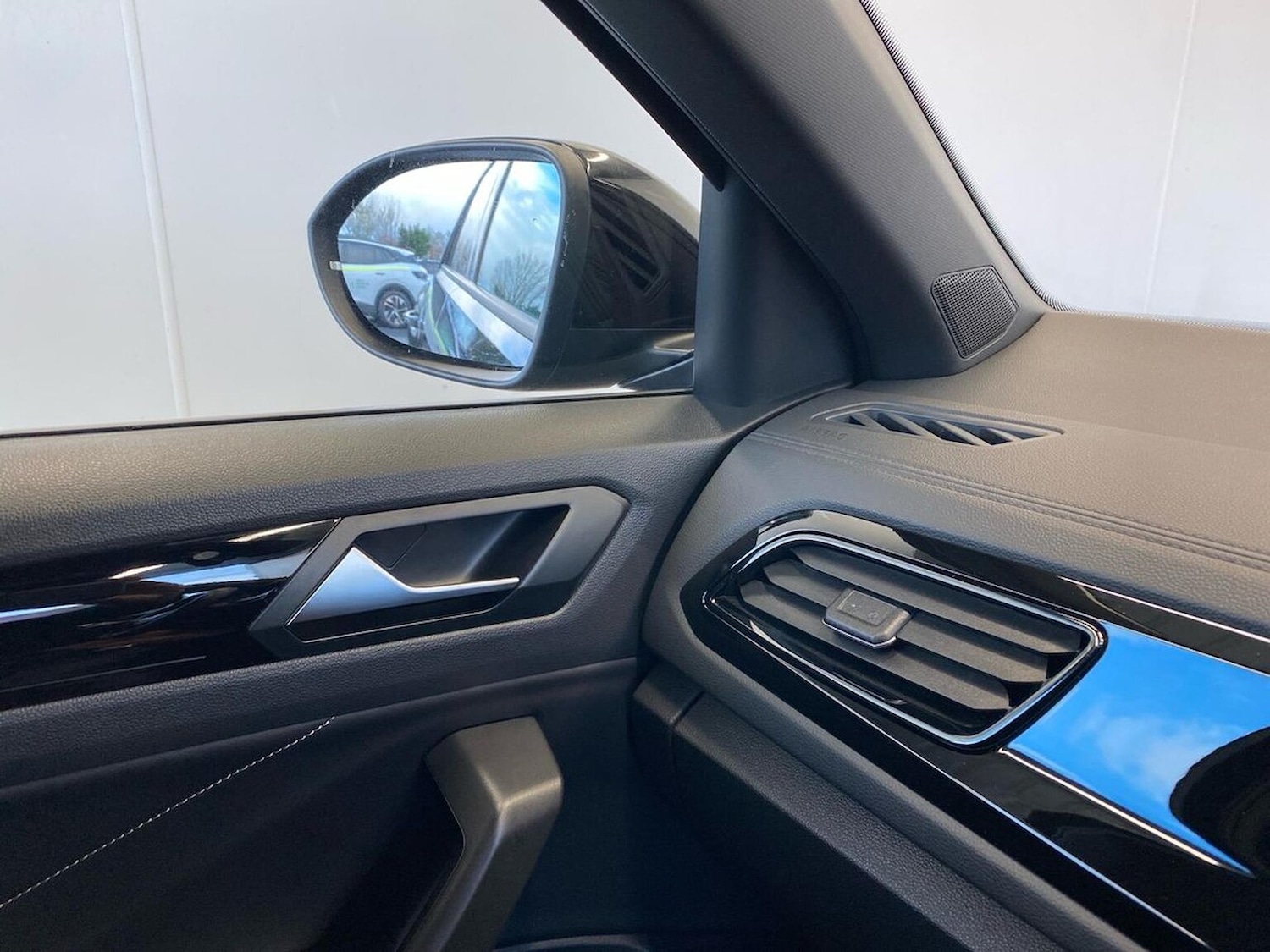 Used Volkswagen T-Roc 2023 for sale - 76699514: Photo 31