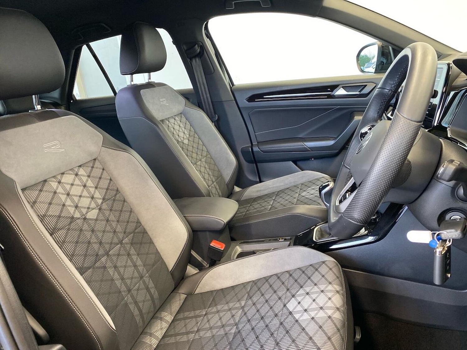 Used Volkswagen T-Roc 2023 for sale - 76699514: Photo 32