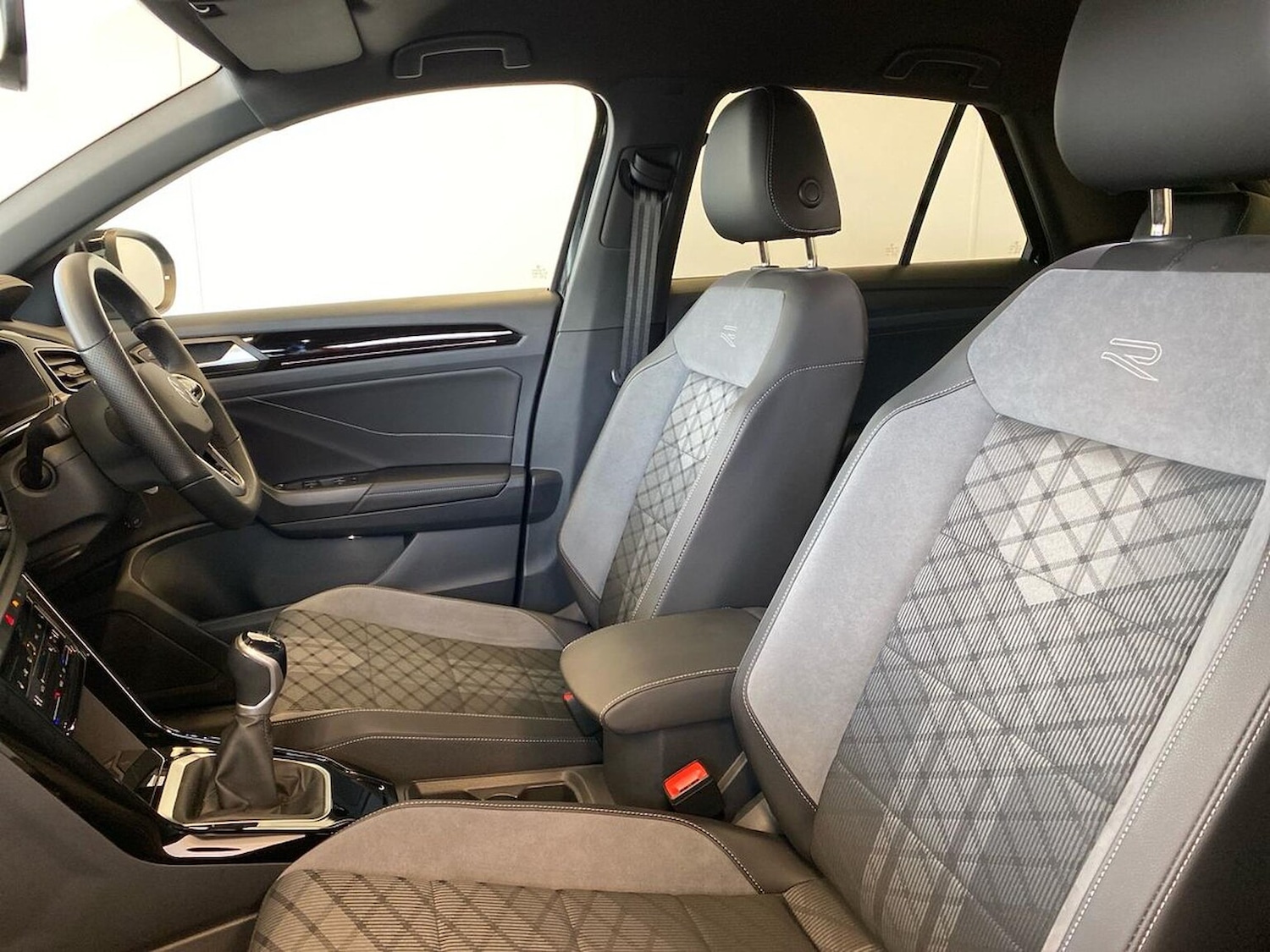 Used Volkswagen T-Roc 2023 for sale - 76699514: Photo 39