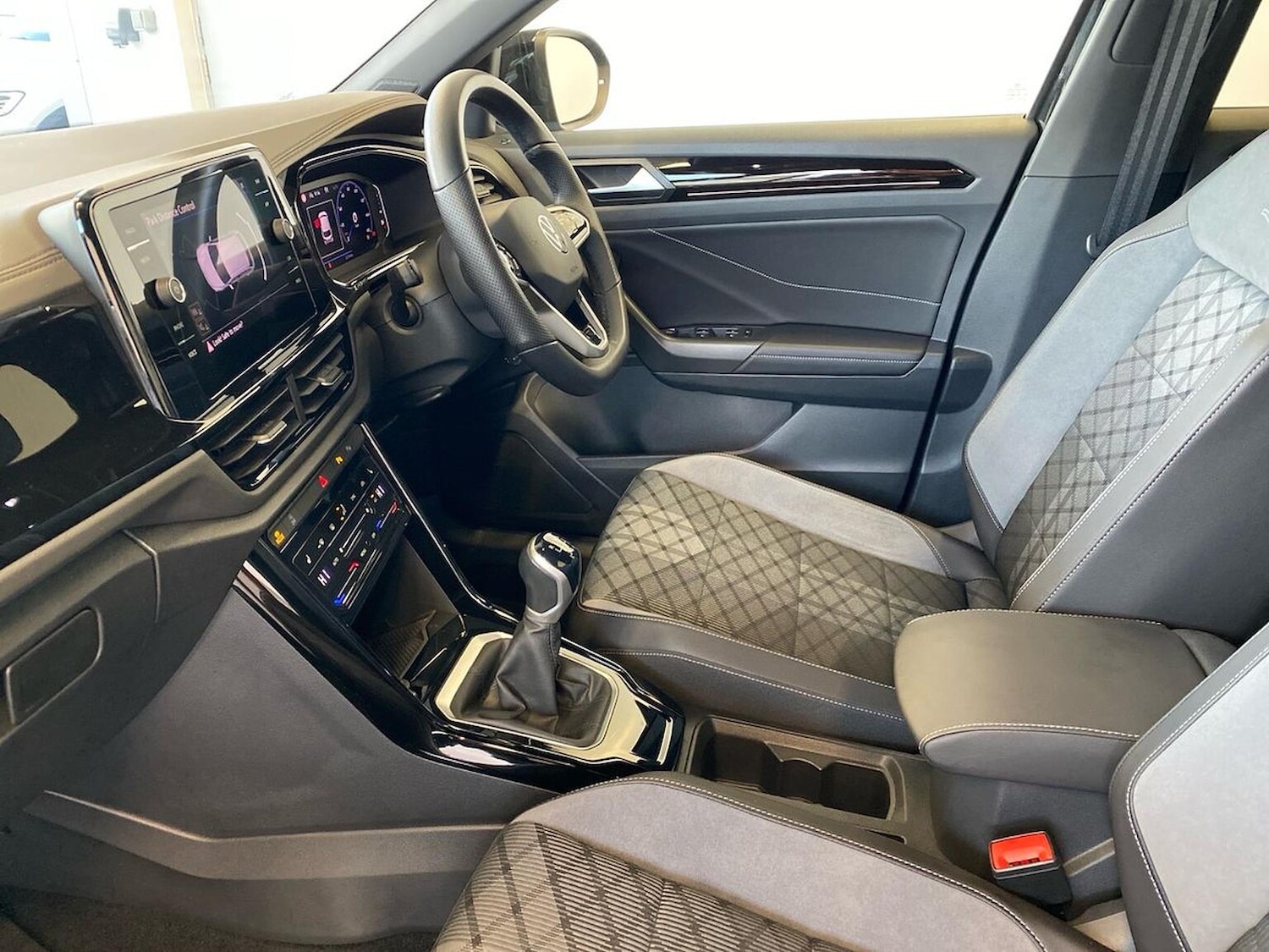 Used Volkswagen T-Roc 2023 for sale - 76699514: Photo 40