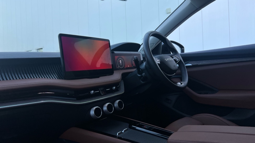 Used Skoda Superb 2025 for sale - 76868395: Photo 2