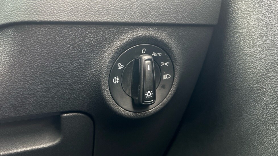 Used Skoda Karoq 2024 for sale - 76873028: Photo 32