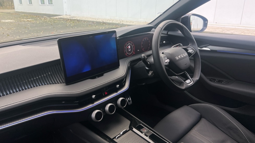 Used Skoda Superb 2025 for sale - 76869305: Photo 2