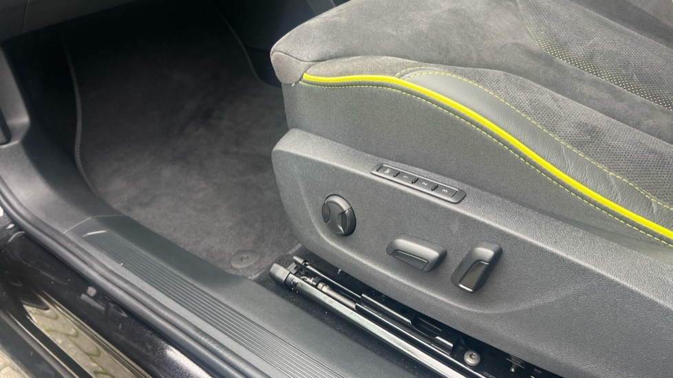 Used Skoda Enyaq 2025 for sale - 76874851: Photo 30