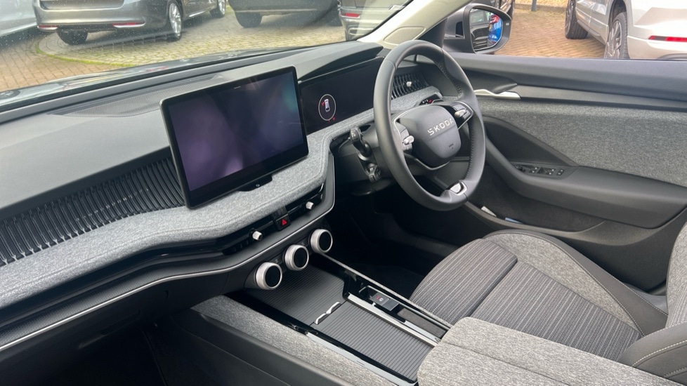 Used Skoda Superb 2025 for sale - 76870604: Photo 2