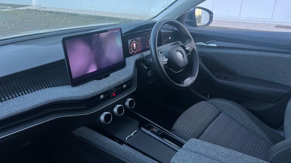 Used Skoda Superb 2024 for sale - 76872821: Photo 2