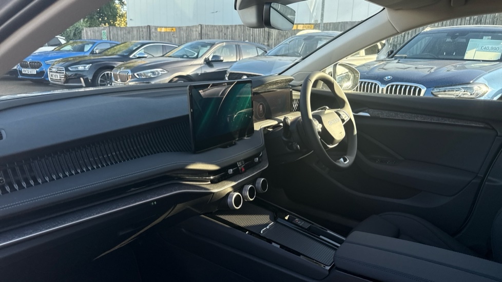 Used Skoda Superb 2025 for sale - 76229402: Photo 2