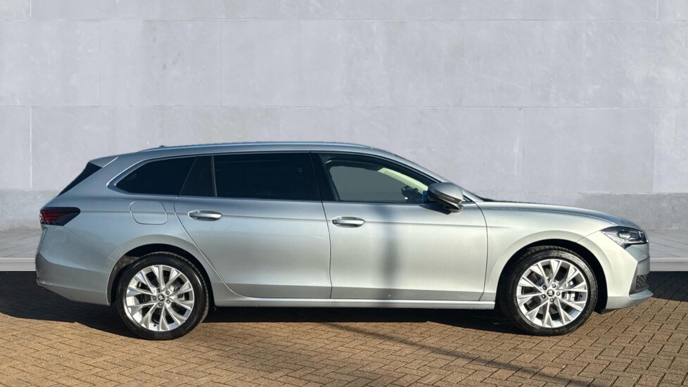 Used Skoda Superb 2025 for sale - 76229402: Photo 4