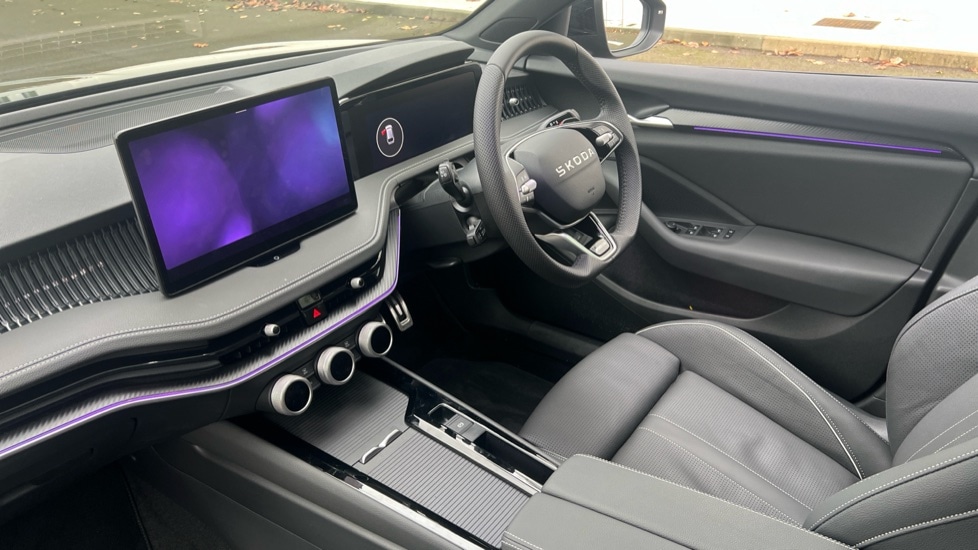 Used Skoda Superb 2025 for sale - 76873473: Photo 2